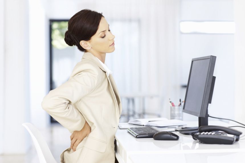 Nhức mỏi xương khớp xảy ra ngay cả khi bạn ngồi làm việc quá lâu